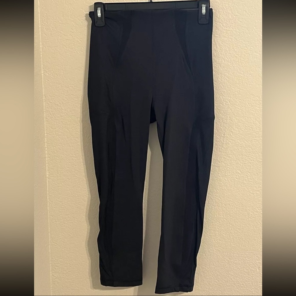 Black Lululemon Cropped High Rise Leggings Size 6